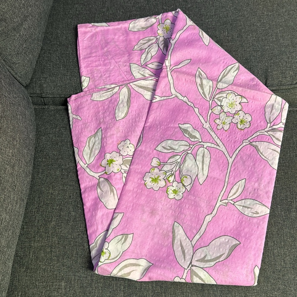 ssamzie lightweight Korean Blanket Pink & White floral print 61” x 80” NEW
